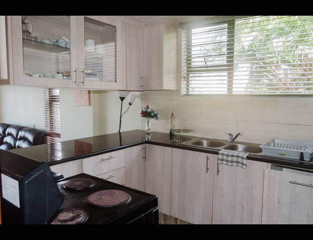 3 BEDROOM TOWNHOUSE FOR SALE IN SCOTTBURGH CENTRAL